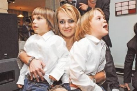 Яна Рудковская открыла платную академию для маленьких детей.