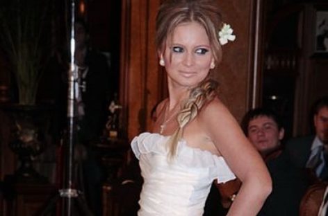 Дана Борисова примерила свадебное платье.