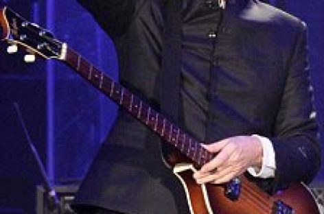 Пол Маккартни опозорился на сцене во время выступления в Лондоне