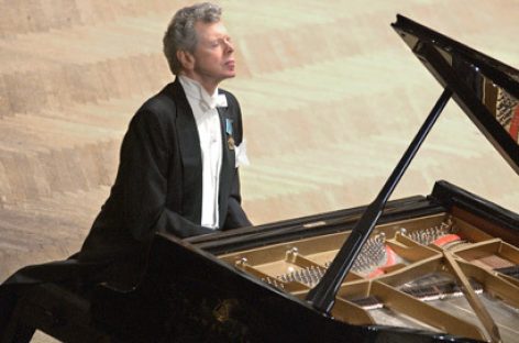 Зарубежный пианист, Ван Клиберн умирает от рака