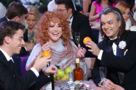 Алла Борисовна отужинала в компании нынешнего и бывшего супруга