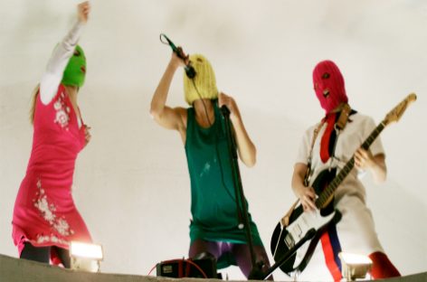 Мадонна также поддержала «Pussy Riot»