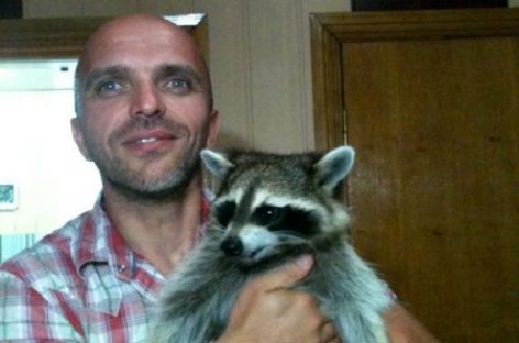 У Александр Шоуа есть домашний енот