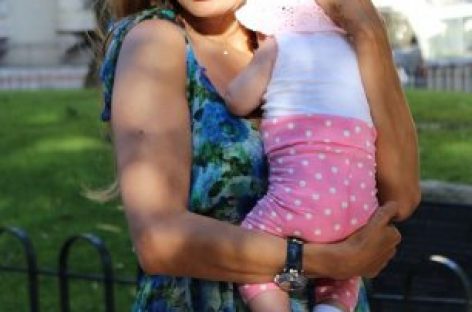 Виктория Боня приехала с дочерью в Москву