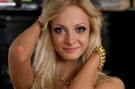 Главная героиня сериала “Деффчонки” влюблена в пловца