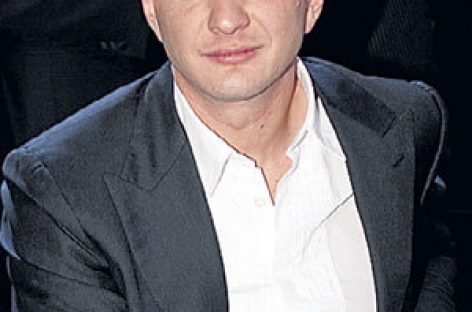 Коллега Марата Башарова жалуется на чрезмерную любвеобильность актера