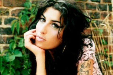 В одном из театров Дании будет поставлена пьеса о жизни Эми Уайнхаус