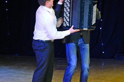 Галыгин удивил Кожевникову игрой на баяне