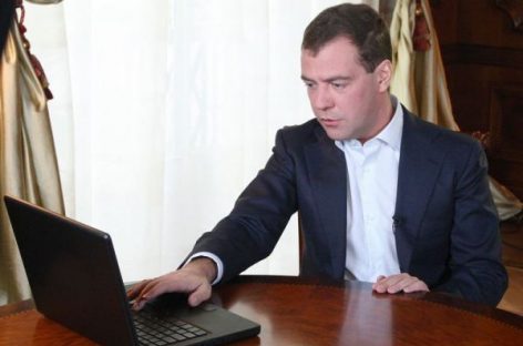 Дмитрий Медведев открыл аккаунт на Facebook