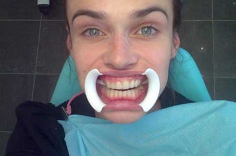 Алена Водонаева умеет смеяться над собой