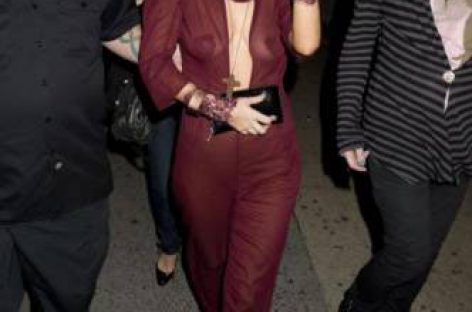 Леди Гага тайно купила 55 предметов одежды Майкла Джексона