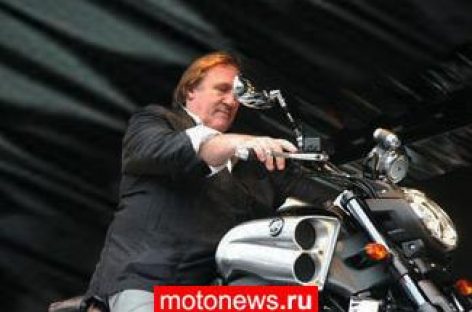 Пьяный Жерар Депардье свалился со скутера на глазах у поклонников