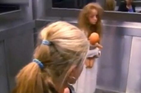 Бразильские телевизионщики решили напугать пассажиров лифта