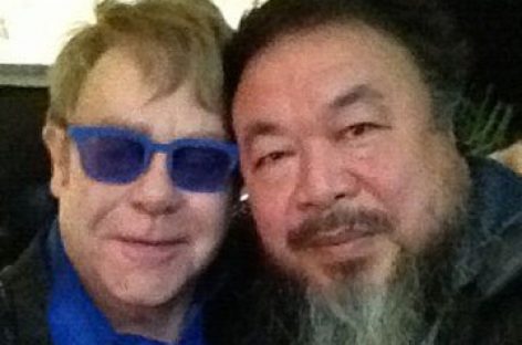 Элтон Джон посвятил свое выступление в Пекине Ай Вэйвэю