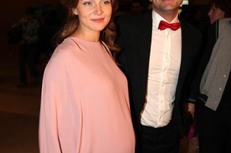 Виктор Васильев продемонстрировал  московскому бомонду беременную жену