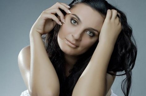Елена Ваенга празднует день рождения