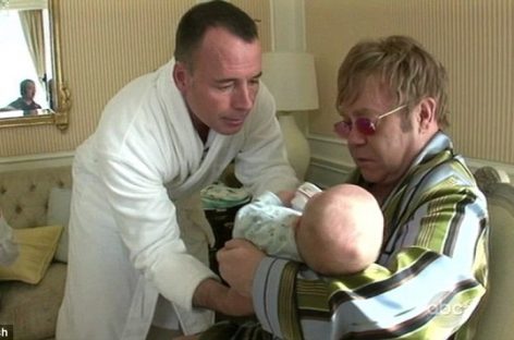 Элтон Джон рассказал о рождении второго сына