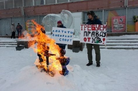 Жители города Апатиты решили сжечь чучела журналистов НТВ
