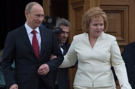 ОТР закрыло передачу после скандальной шутки о разводе Путина
