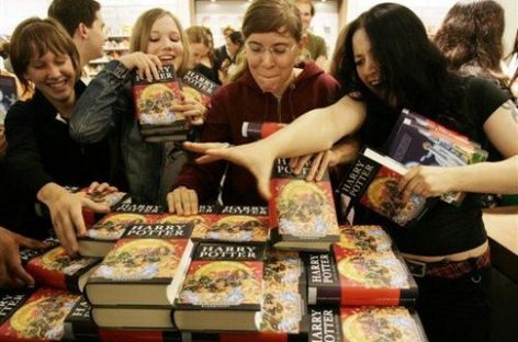 Книгу о Гарри Поттере продали за огромные деньги