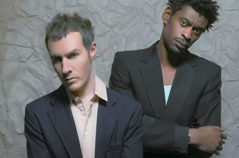 Massive Attack спели на русском языке песни «Гражданской обороны» и Янки