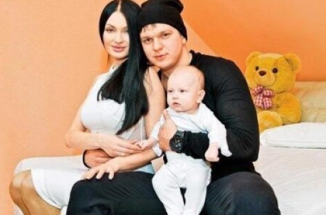Поклонники звезды «Дом-2» Евгении Феофилактовой раскритиковали ее сына