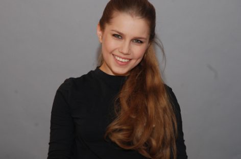 Даша Мельникова стала певицей?