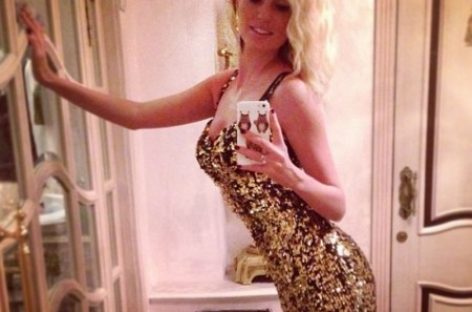 Саша Савельева продемонстрировала новогодний наряд