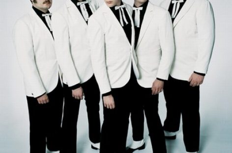 Группа The Hives впервые посетит Россию