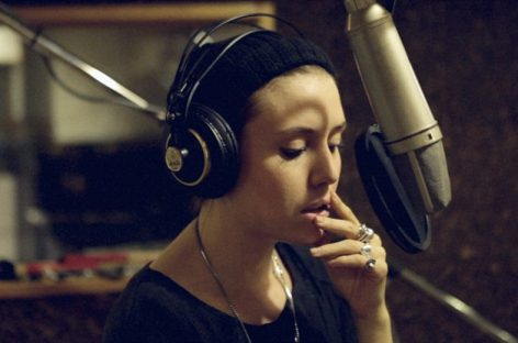 Певица Lykke Li отмечает День рождение