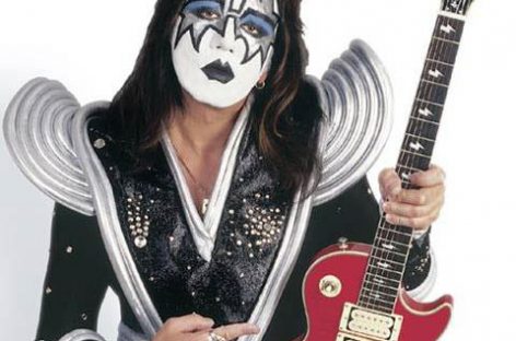 Бывший гитарист Kiss готовит очередной сольный диск