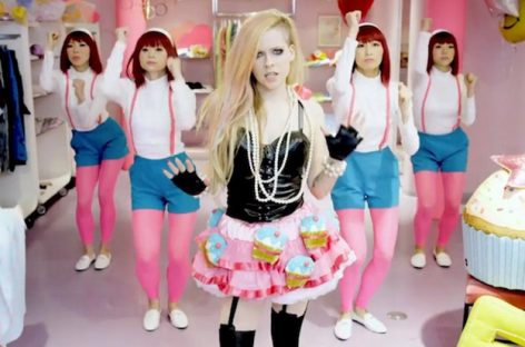 Аврил Лавин осудили за клип «Hello Kitty»!