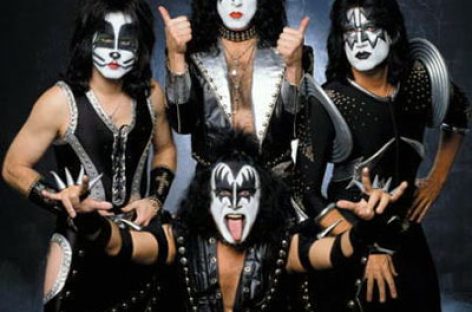 Зал славы рок-н-ролла группу Kiss  введет Том Морелло