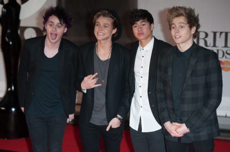 Новый бойз-бенд 5 Seconds of Summer лидирует в британском чарте