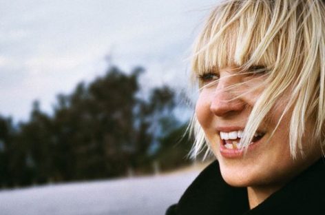 Sia представила официальный клип “Chandelier”