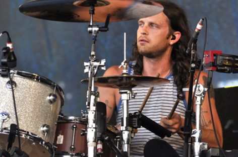 Барабанщик Kings of Leon пострадал в ДТП
