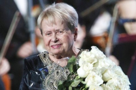 Президент поздравил Александру Пахмутову