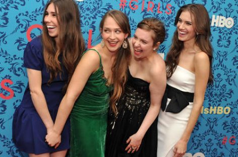 В новом сезоне сериала «Девчонки» прозвучат неизданные треки Граймс и St. Vincentи Family of the Year