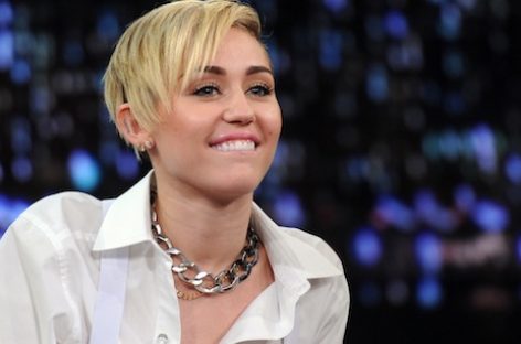 Майли Сайрус поделилась отрывком нового трека