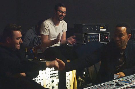 Сэм Смит и Джон Ледженд впервые исполнили “Lay Me Down”