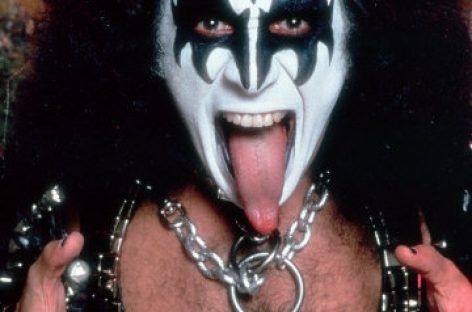 Гитарист Kiss Джин Симмонс поучаствует в создании фильмов ужасов