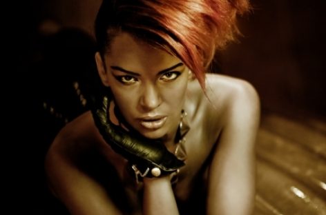 Ева Симонс готовит к выпуску дебютный альбом