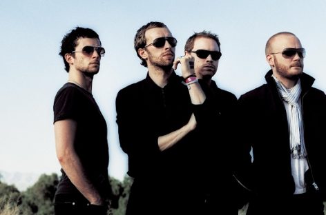 Coldplay отдали гитару для благотворительного фонда