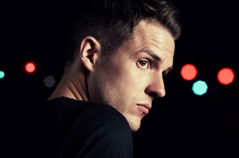 Брэндон Флауэрс возглавил альбомный чарт Великобритании