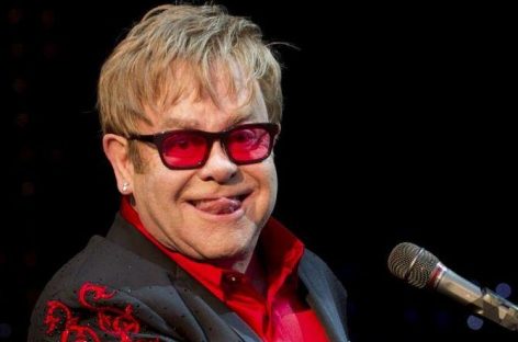 Элтон Джон купил особняк в Калифорнии