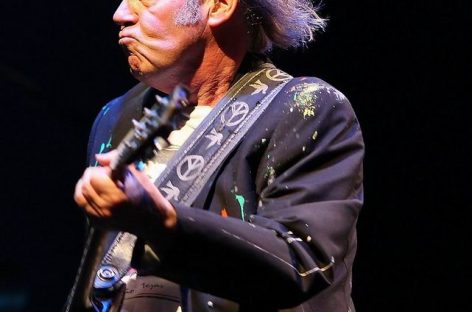 Нил Янг отмечает 70-летие