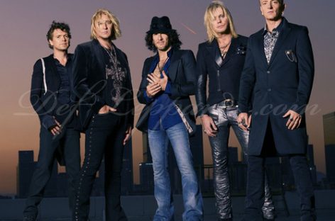 Вокалист Def Leppard не может продолжить тур с группой