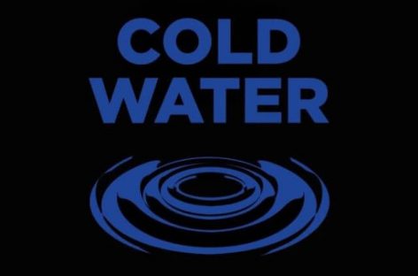 Уже целый месяц трек «Cold Water» удерживает  вершину британского чарта