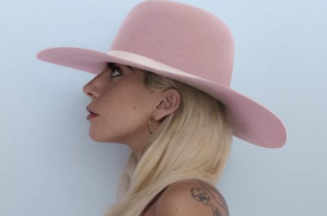 Леди Гага выпустила диск «Joanne»
