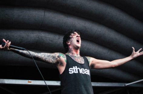 Группу Of Mice & Men покинул вокалист